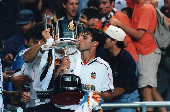 El Valencia CF, campeón de la Copa del Rey de 1999 en La Cartuja. (Foto: Valencia CF)