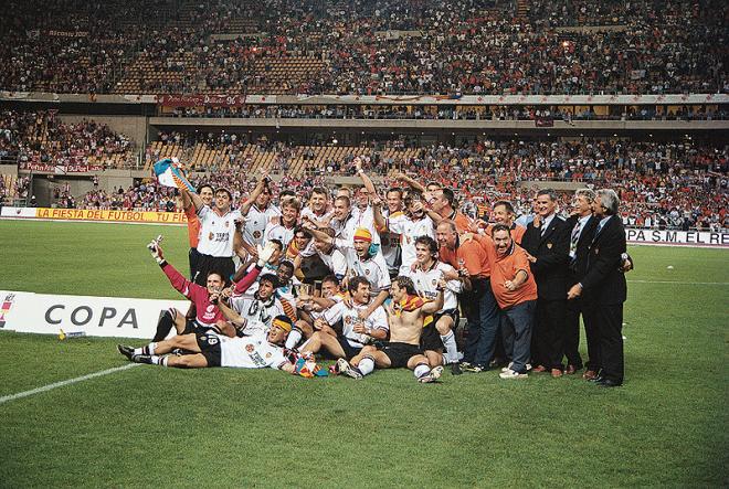 El Valencia CF, campeón de la Copa del Rey de 1999 con Españeta (Foto: Valencia CF)