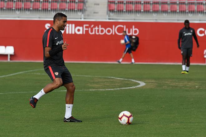 Gabriel Mercado, en un entrenamiento del Sevilla.