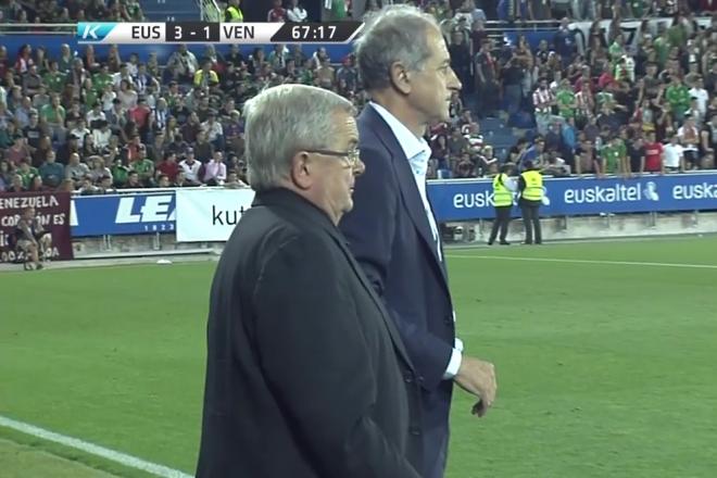 Mikel Etxarri y José María Amorrortu durante el partido ante Venezuela.