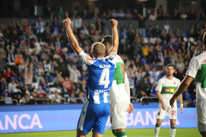 Álex Bergantiños celebra un gol del Deportivo (Foto: Iris Miquel).