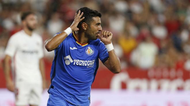 Ángel, celebra un gol ante el Sevilla.