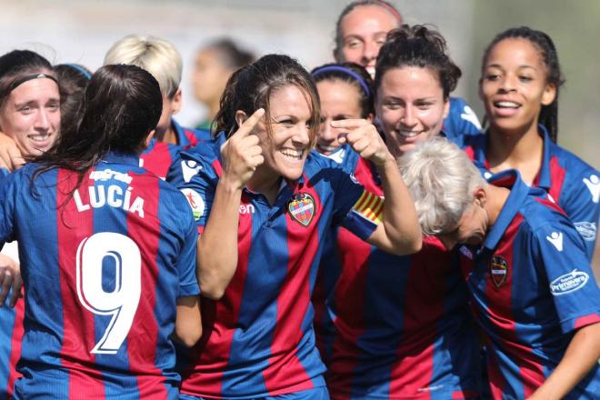Ruth García celebra el gol de la victoria. (Foto: Adolfo Benetó)
