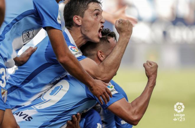 Ricca, capitán del Málaga, celebrando un gol ante el Albacete (Foto: LaLiga).