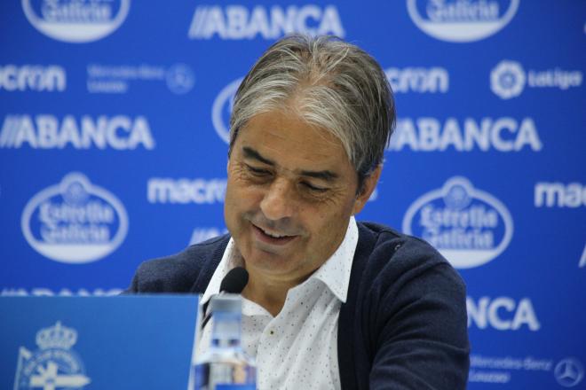 Natxo González, entrenador del Deportivo, en sala de prensa (Foto: Iris Miquel).