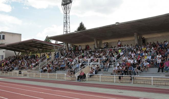 Tribuna de Las Pistas del Estadio Helmántico.