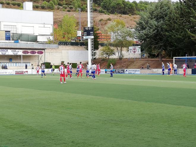 Lance del partido entre el Izarra y el Sporting B (Foto: @CD_Izarra).