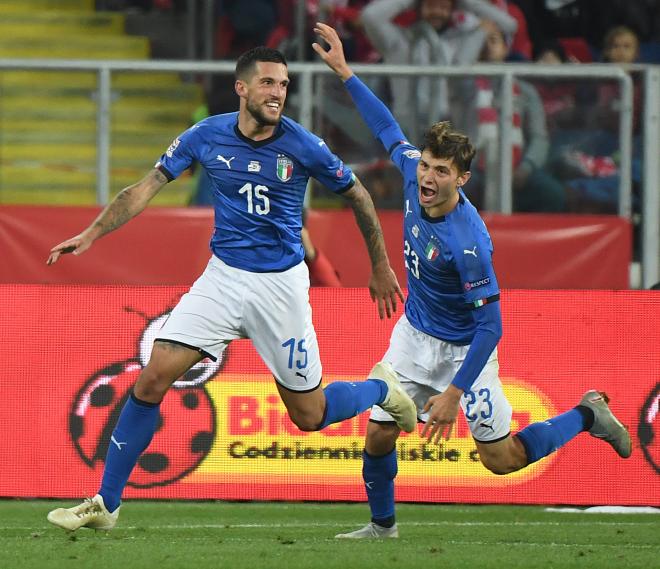 Los jugadores de Italia celebran el gol ante Polonia.