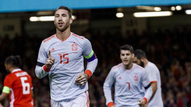 Sergio Ramos, celebrando su gol en el Gales-España.