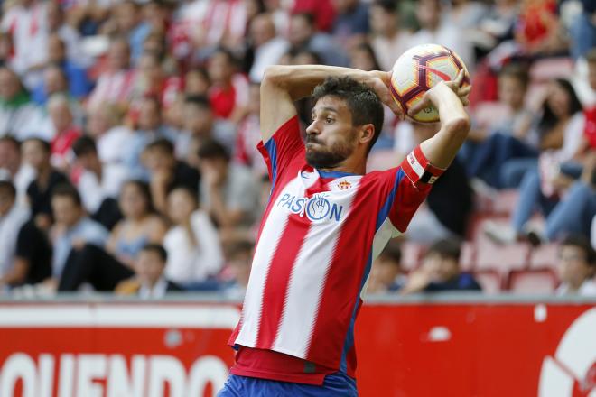 Canella, durante un partido con el Sporting (Foto: Luis Manso).