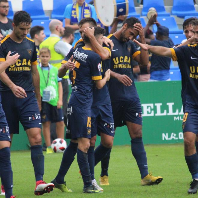 Los jugadores del UCAM celebran un gol (Foto: @UCAMMurciaCF).