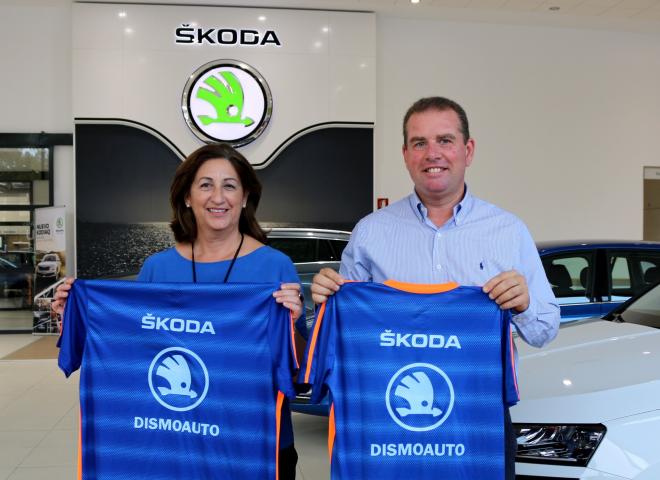 Imagen del acuerdo entre Skoda Dismoauto y la Delegación Territorial de la Federación Andaluza de Balonmano.