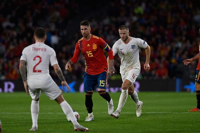 Ramos, ante Inglaterra (Foto: Kiko Hurtado).