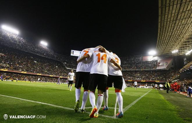 El Valencia celebra su remontada ante el Basilea. (Foto: Valencia CF)