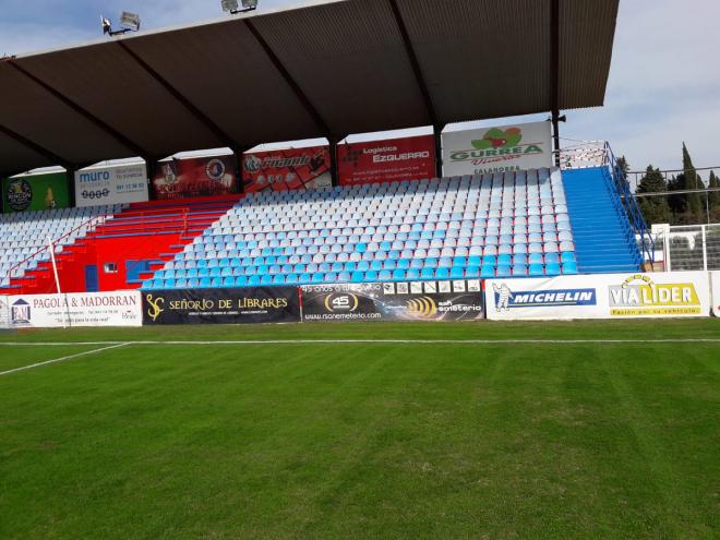 El Estadio de La Planilla con los asientos cedidos por la Real. (Foto: CD Calahorra).