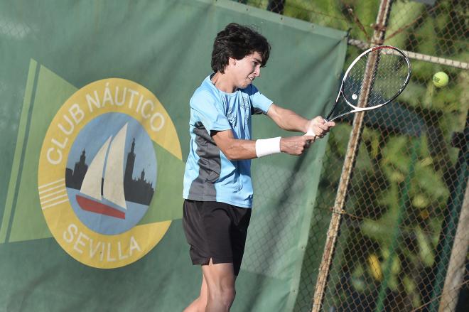 Sergio Dávila, durante un partido en el torneo (Foto: Juan José Úbeda).