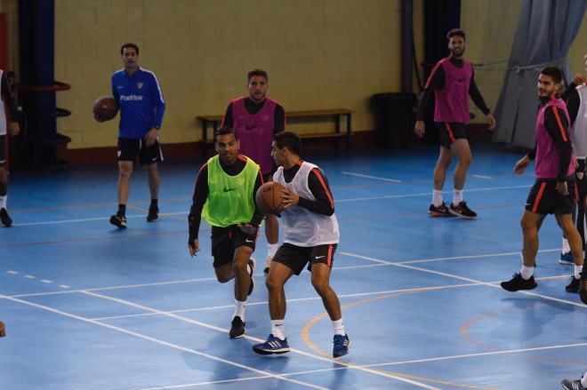 Ben Yedder, entrenando con el Sevilla en el polideportivo de Montequinto (Foto: Kiko Hurtado).