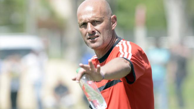 Hermes Desio, exjugador de Celta y Deportivo Alavés.