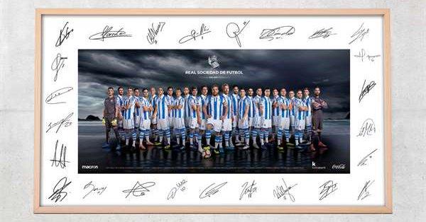 Poster firmado y enmarcado de la temporada 2018/19. (Foto: Real Sociedad).