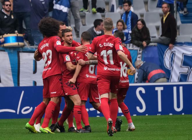 Los jugadores de Osasuna celebran un gol esta temporada en Oviedo (Foto: Luis Manso).