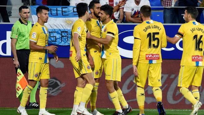 Los jugadores pericos celebran con Borja Iglesias su segundo gol