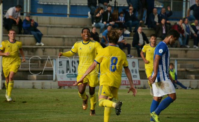 Seth Airam celebra su gol en el Écija-Cádiz B (Foto: CCF).