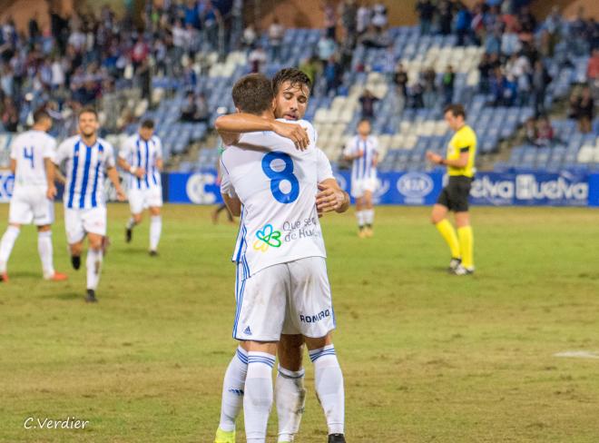 Celebración del gol de Fernando Llorente ante el Almería B. (Clara Verdier)