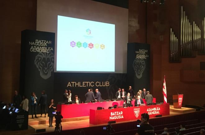 El Palacio Euskalduna acogió la asamblea de socios del Athletic Club en el año 2018