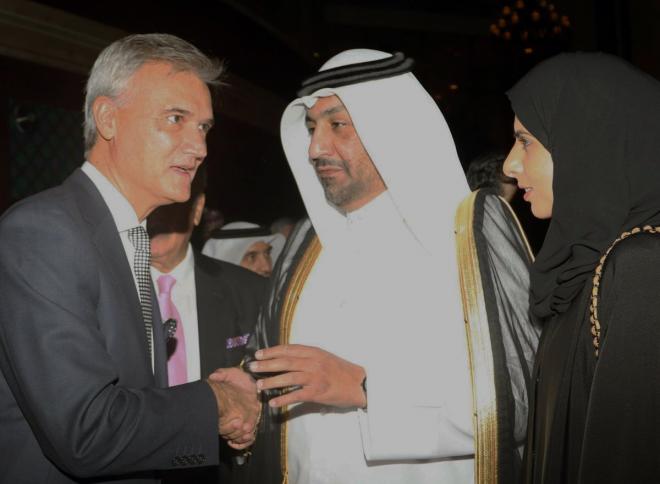 Al-Thani y Hamyan en una foto en Catar con el embajador.