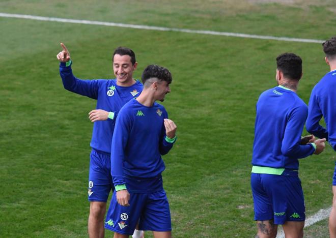 Robert y Guardado, durante el entrenamiento (Foto: Kiko Hurtado).