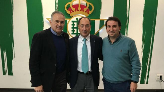 José Ramón Esnaola junto a Gordillo y López Catalán.
