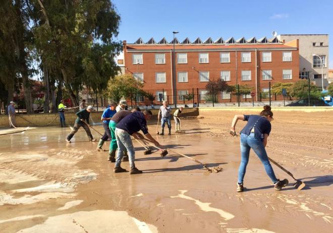 Trabajos de limpieza por las inundaciones en Campillos.