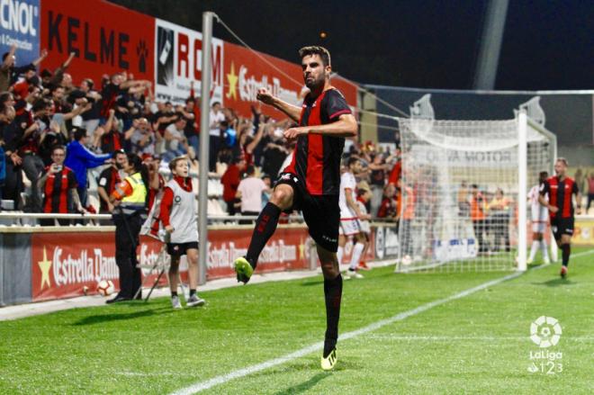 Juan Domínguez celebra su gol en el Reus-Rayo Majadahonda (Foto: LaLiga Santander).