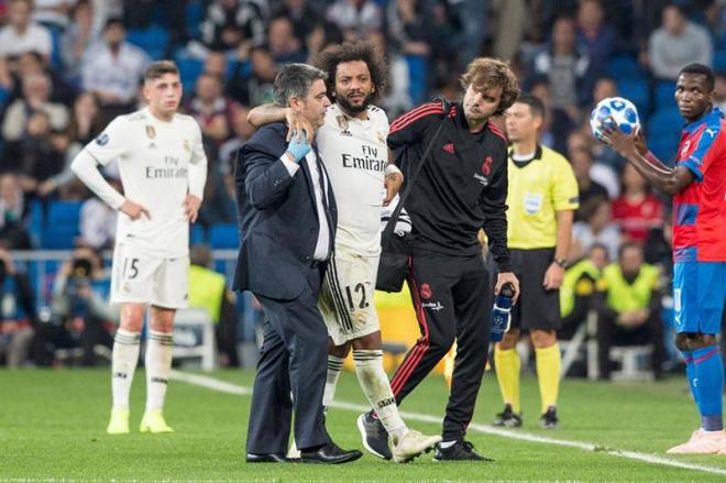 Marcelo se retira lesionados del Real Madrid-Viktoria Plzen de Champions League.