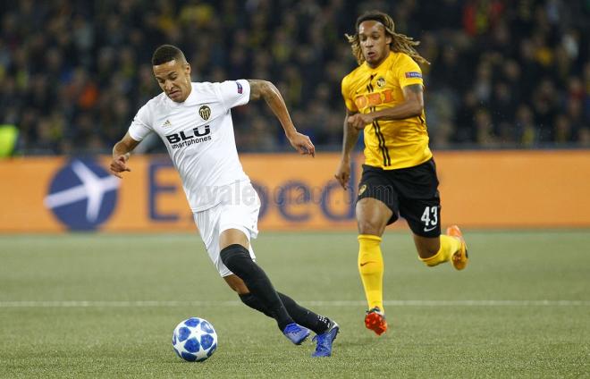 Rodrigo contra el Young Boys. (Foto: Valencia CF)