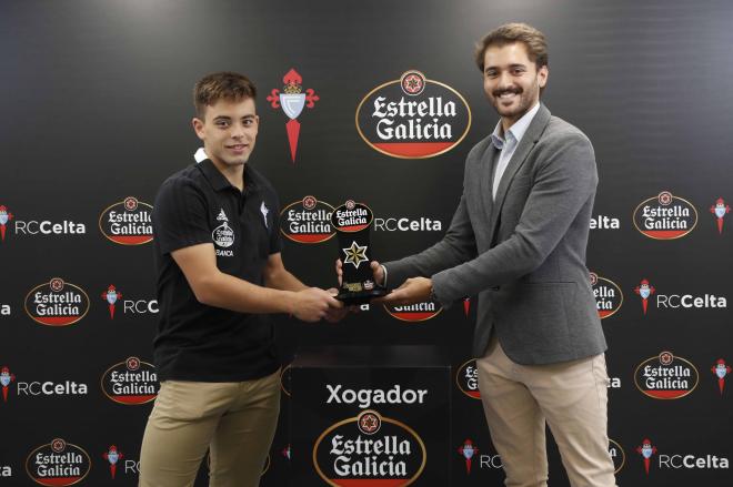 Fran Beltrán recogiendo el premio Estrella Galicia (Foto: RCCV).