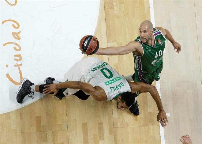 James Augustine, en un partido con el Unicaja.