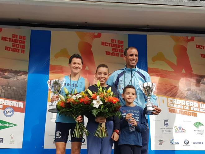 El Mouaziz, en el podio en Málaga con sus hijos
