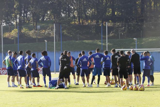 Imagen de un entrenamiento del Real Oviedo en El Requexón (Foto: Luis Manso).