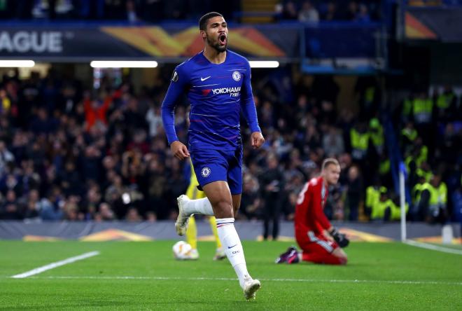 Loftus Cheek celebra uno de sus goles.