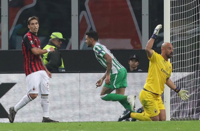 Sanabria celebra su gol ante el Milan.