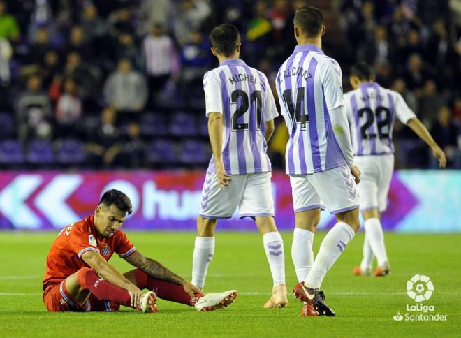 Hernán Pérez se duele sobre el césped de Zorrilla durante el Real Valladolid-Espanyol.