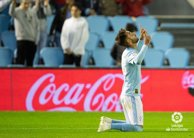 Brais Méndez mira al cielo de Balaídos tras marcarle al Éibar (Foto: LaLiga).