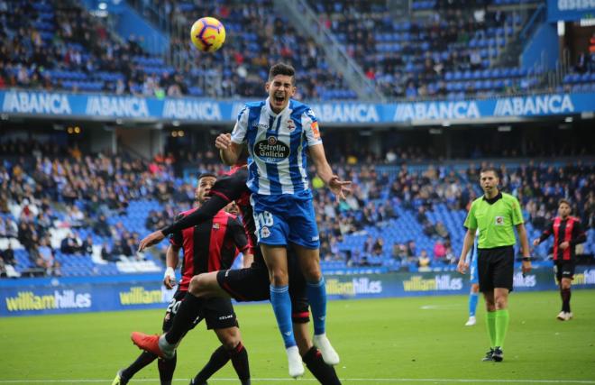 Carlos Fernández, en un lance del Deportivo-Reus (Foto: Iris Miquel).