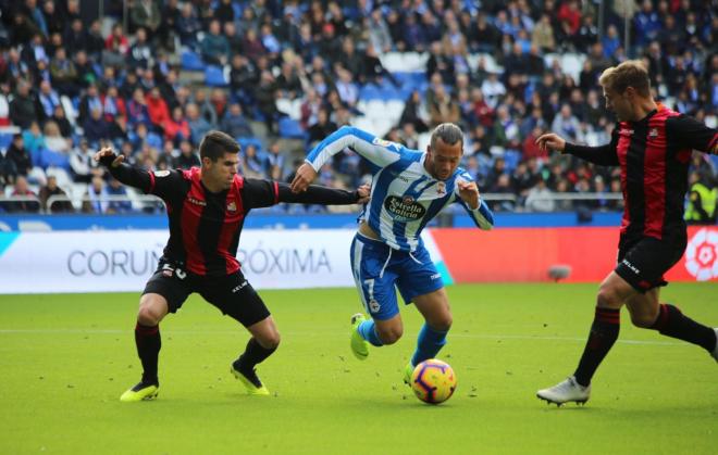 Quique González, hiperactivo en el ataque coruñés (Foto: Iris Miquel).