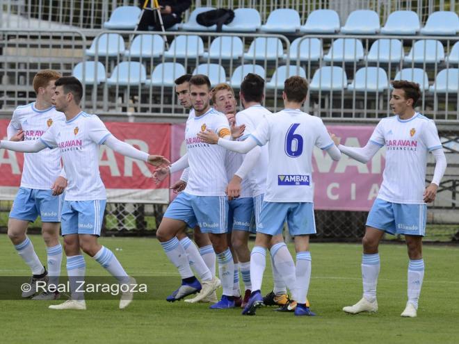 Los jugadores del Deportivo Aragón celebran uno de los goles del partido ante la SD Borja (Foto: ZGZ).