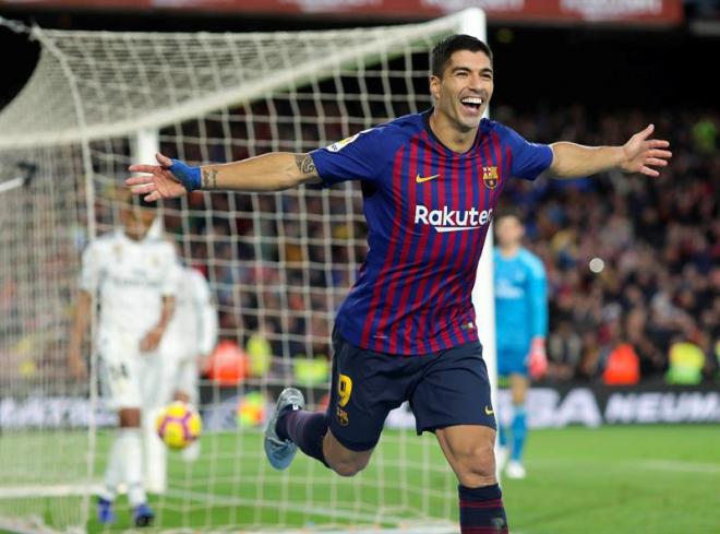 Luis Suárez festeja su tercer gol del Barcelona (Foto: EFE).