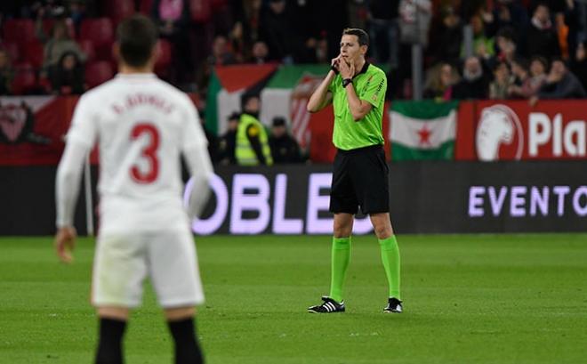 Medié Jiménez pitará el domingo en San Mamés el Athletic-Celta (Foto: Kiko Hurtado).