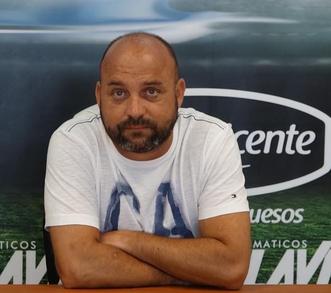 Manolo González, entrenador del CD Ebro. (Foto: CD Ebro)