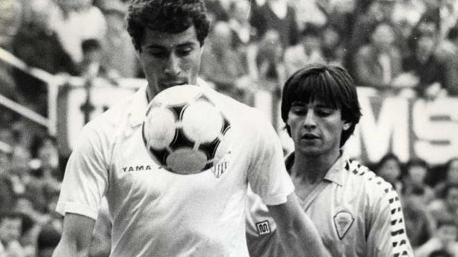 Moisés Rodríguez, jugando con el Sevilla en los 80.